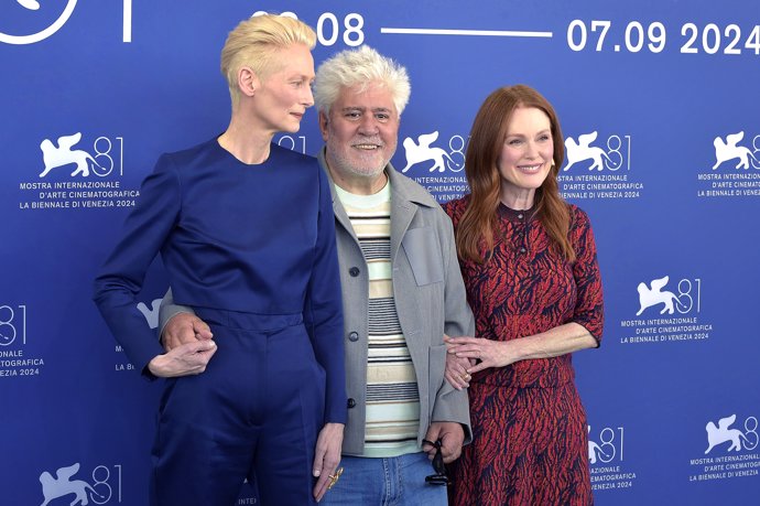 Pedro Almodóvar, Tilda Swinton y Julianne Moore en el Festival de Cine de Venecia