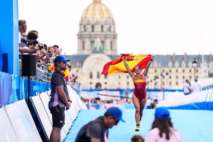 Marta Francés consigue la medalla de plata en el triatlón femenino PTS4 de Paris 2024