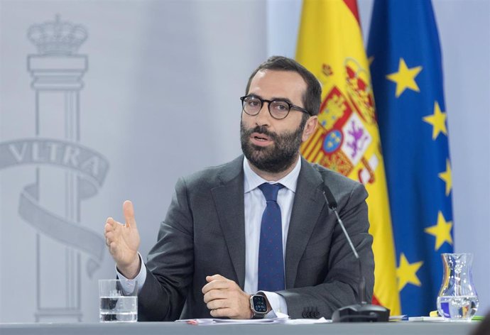 Archivo - El ministro de Economía, Comercio y Turismo, Carlos Cuerpo, durante una rueda de prensa posterior al Consejo de Ministros, en el Palacio de la Moncloa, a 16 de julio de 2024, en Madrid (España). 