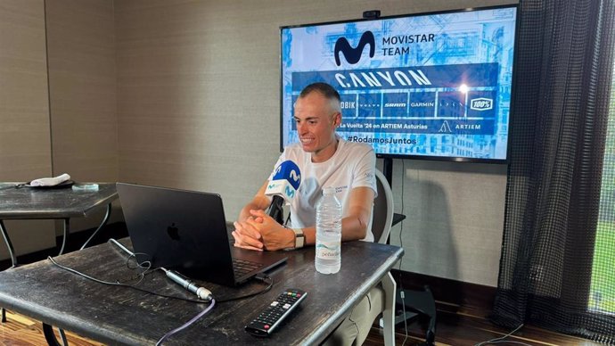 El ciclista español Enric Mas (Movistar Team) en rueda de prensa en La Vuelta 24