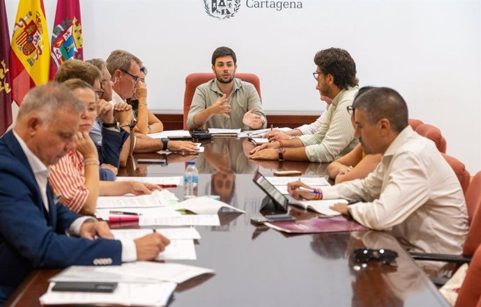 El concejal del Área de Educación y Hacienda, Ignacio Jáudenes, preside la Comisión de Hacienda