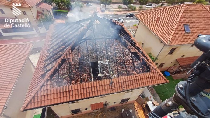 La caiguda d'un raig provoca l'incendi d'un habitatge a La Vall d'Uixó