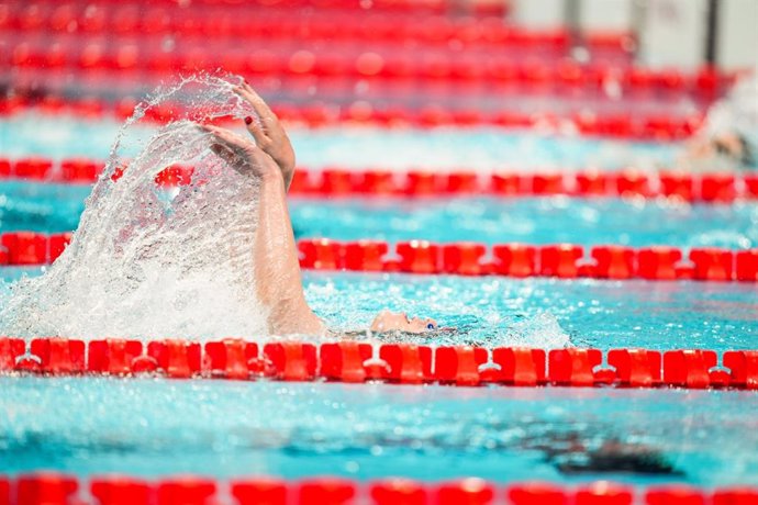 Marta Fernández durante la final de los 50 espalda S3 de Paris 2024