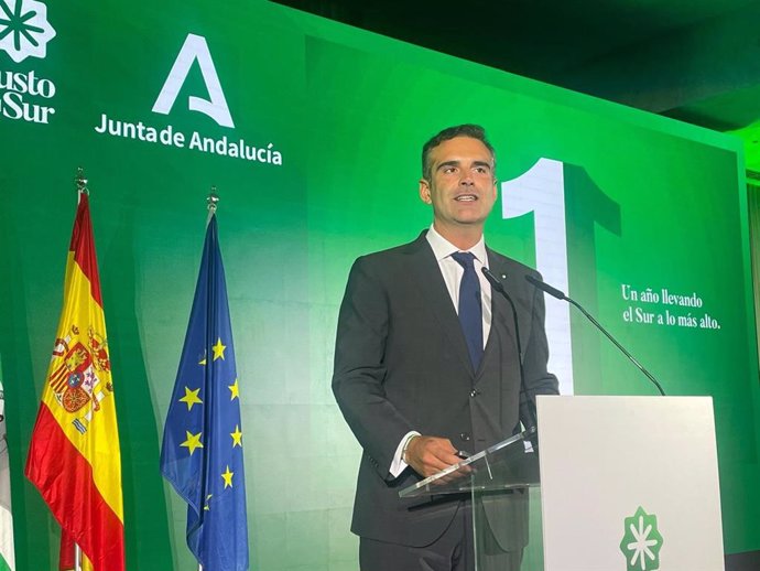 El consejero de Agricultura, Pesca, Agua y Desarrollo Rural, Ramón Fernández-Pacheco, durante el acto de celebración del primer aniversario de Gusto del Sur.