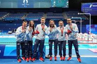 El relevo 4x100 estilos se muestra feliz por su bronce y subraya la fuerza del equipo