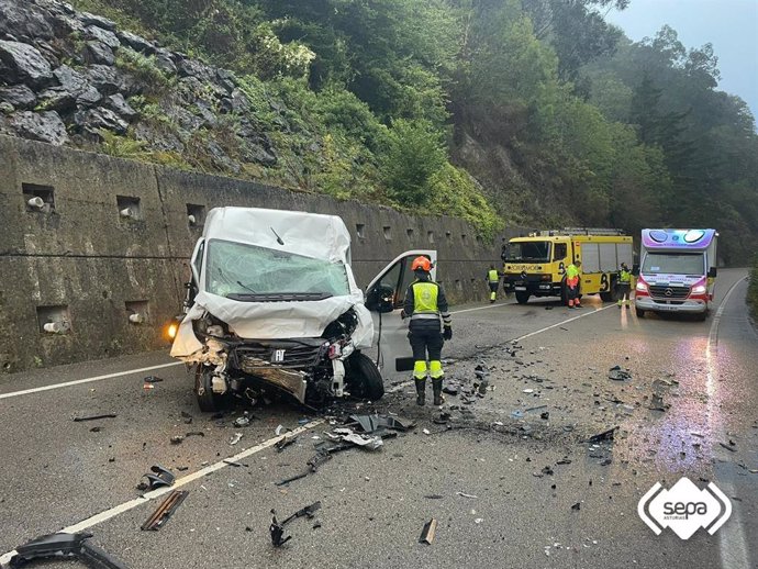 Accidente de tráfico en Bustiello, Mieres.