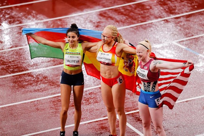 Archivo - Adiaratou Iglesias celebrando su medalla de oro en los 100 metros de la clase T13 de los Juegos Paralímpicos de Tokio