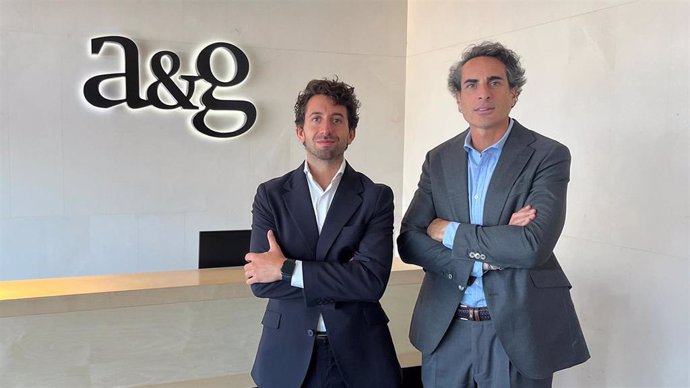 Francisco Lomba, nuevo responsable de distribución de fondos líquidos, y Diego Fernández Elices, director general de inversiones de A&G.