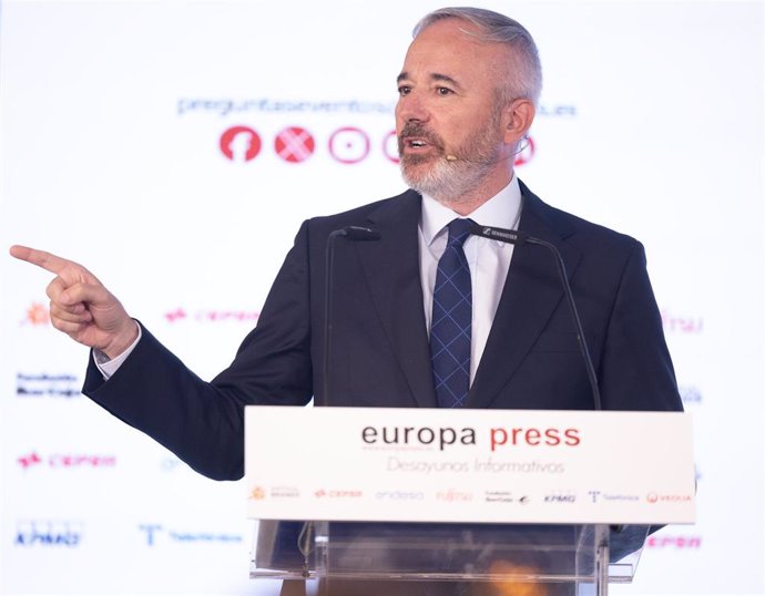 El presidente del Gobierno de Aragón, Jorge Azcón, interviene durante un Desayuno Informativo de Europa Press, en el Hotel Roosewood Villa Magna, a 3 de septiembre de 2024, en Madrid (España).