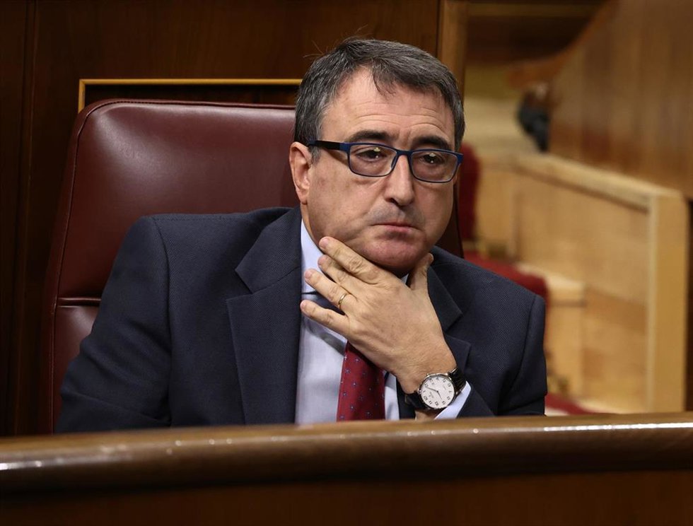 Archivo - El portavoz del PNV en el Congreso, Aitor Esteban, durante una sesión plenaria en el Congreso