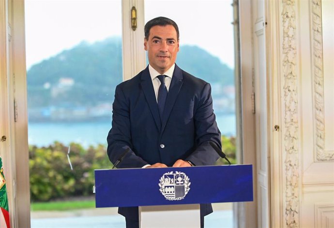 El Lehendakari, Imanol Pradales, durante la rueda de prensa tras el Consejo del Gobierno Vasco para iniciar su año político, en el Palacio de Miramar, a 29 de agosto de 2024, en San Sebastián, Guipúzcoa, País Vasco (España). 