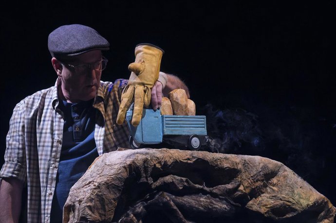 La companyia de teatre Tian Gombau realitzar més de 150 representacions en 8 pasos d'Europa, sia i Amrica