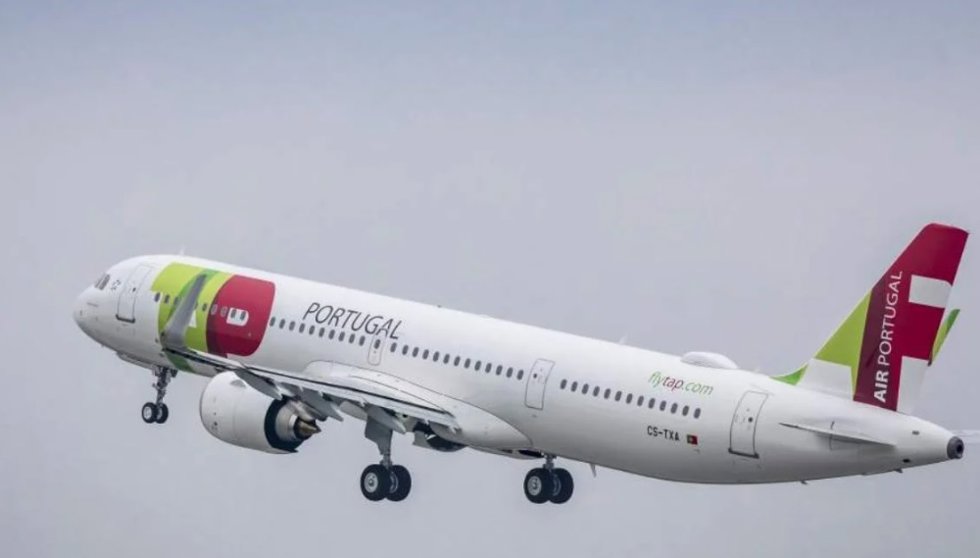 Un avión de la compañía portuguesa TAP Air en pleno vuelo.