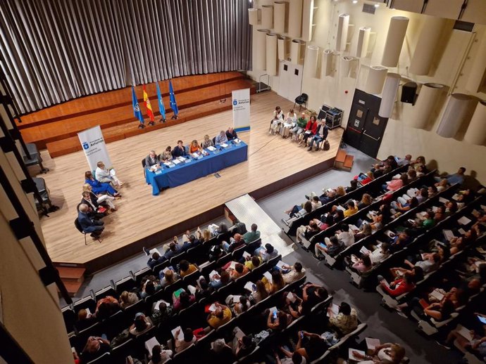 Reunión de la consejería de Educación con los directores de centros educativos.