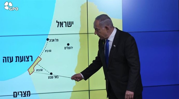 Captura de pantalla de una rueda de prensa del primer ministro de Israel, Benjamin Netanyahu, retransmitida a través de su cuenta en la red social Facebook