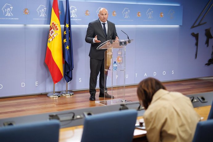 El portavoz del PP en el Congreso, Miguel Tellado, durante una rueda de prensa posterior a la Junta de Portavoces, en el Congreso de los Diputados, a 3 de septiembre de 2024, en Madrid (España).