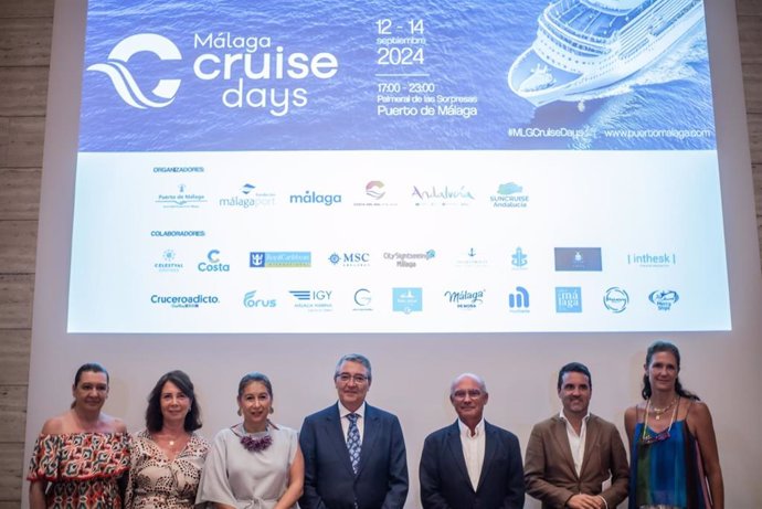 El presidente de la Autoridad Portuaria, Carlos Rubio; el concejal de Turismo de Málaga, Jacobo Florido; el presidente de Turismo Costa del Sol, Francisco Salado; y la delegada de Turismo de la Junta, Gemma del Corral, entre otros, durante la presentación