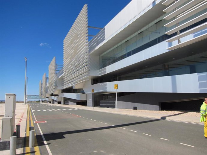 Archivo - Aeropuerto de Corvera. Terminal de pasajeros. Aeropuerto Internacional de la Región de Murcia. Avión. Turismo.