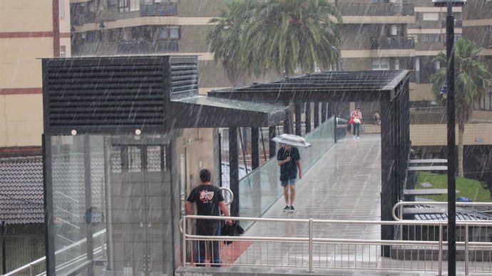 Archivo - Imagen de Archivo. Lluvia en Barakaldo (Bizkaia)