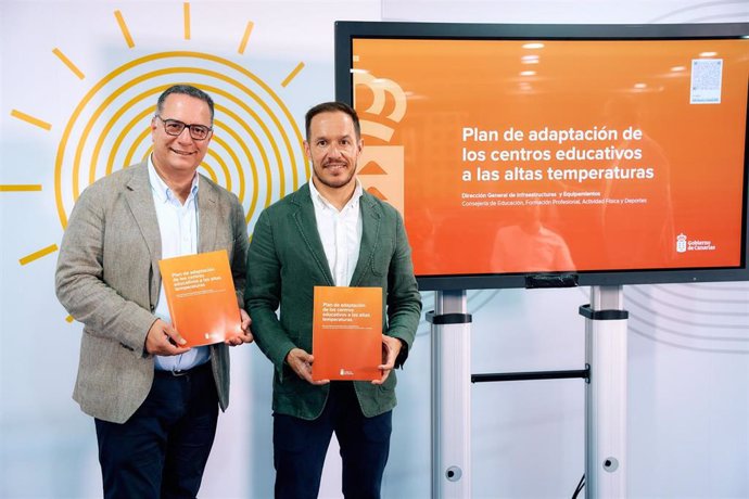 Los consejeros de Educación y Transición Ecológica del Gobierno de Canarias, Poli Suárez y Mariano Hernández, en la presentación del plan contra el calor en centros educativos