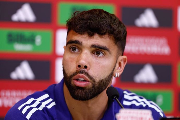 El portero español David Raya, en una rueda de prensa con la selección española.