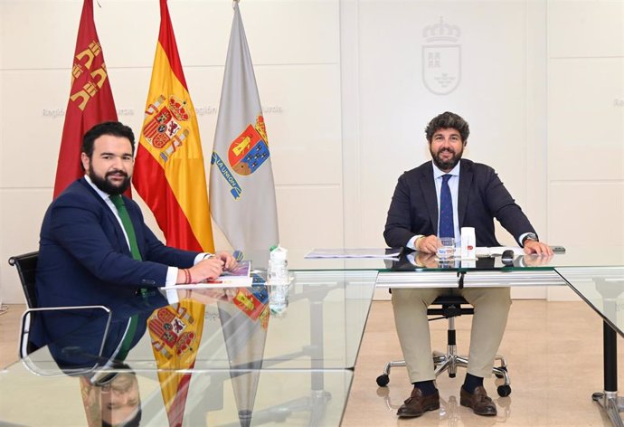 Reunión mantenida en San Esteban por el presidente López Miras y el alcalde de La Unión, Joaquín Zapata