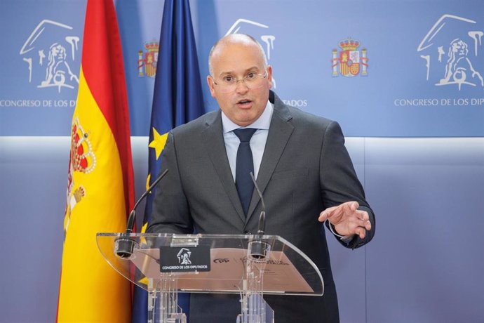 El portavoz del PP en el Congreso, Miguel Tellado, durante una rueda de prensa posterior a la Junta de Portavoces, en el Congreso de los Diputados, a 3 de septiembre de 2024, en Madrid (España).