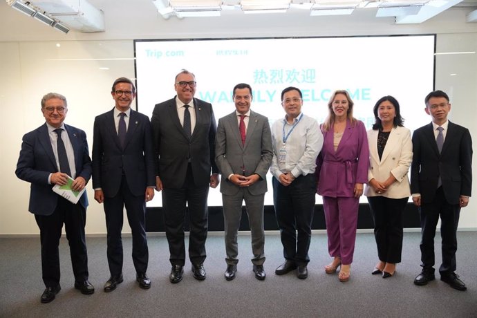 El presidente de la Junta, Juanma Moreno, en la reunión de la delegación andaluza con los responsables de la empresa china Ctrip