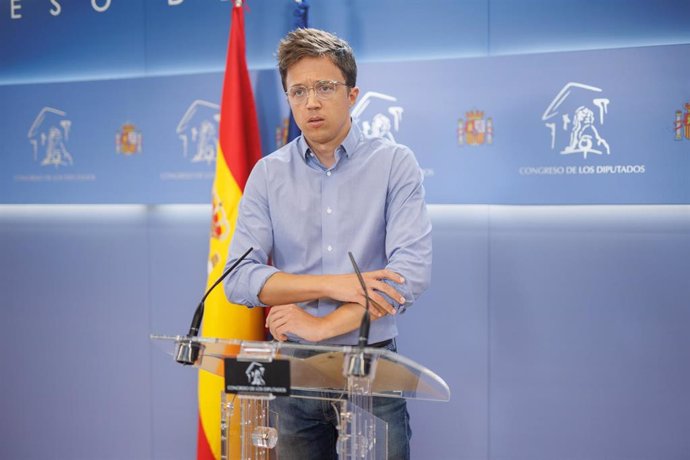 El diputado de Sumar Iñigo Errejón durante una rueda de prensa posterior a la Junta de Portavoces, en el Congreso de los Diputados, a 3 de septiembre de 2024, en Madrid (España).