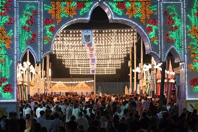 Ambiente en el real de la Feria de Tomares en la edición del pasado año.