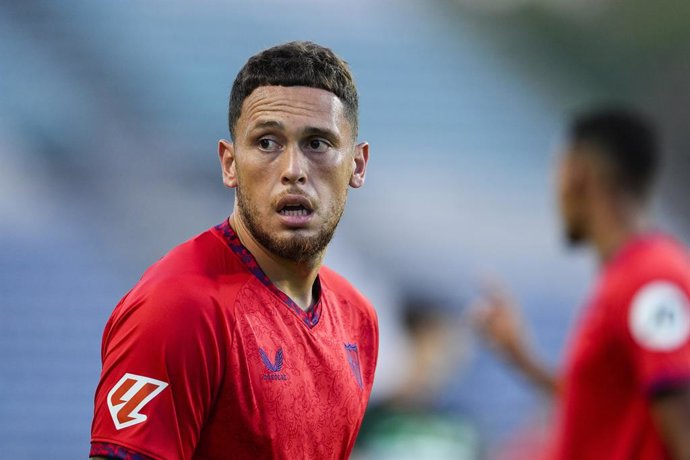 Archivo - Lucas Ocampo of Sevilla FC looks on during Desafios Betano football match played between Sporting CP and Sevilla FC at Algarve stadium on July 23, 2024, in Faro, Portugal.