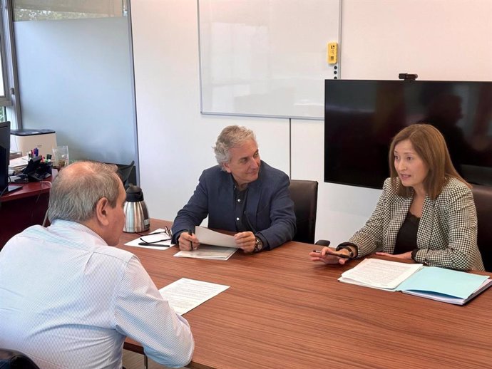 El secretario autonómico de Medio Ambiente, Raúl Mérida, la directora general de Prevención de Incendios Forestales, Rosa María Touris, y el director general de Emergencias y Extinción de Incendios, Alberto Javier Martín.