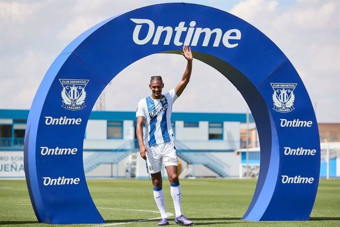 El delantero marfileño Sébastien Haller durante su presentación con el CD Leganés.