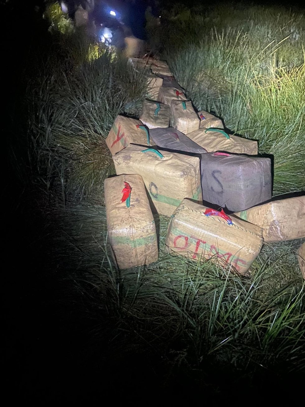 Fardos de hachís recuperados en una operación contra el narcotráfico en Sanlúcar donde ha fallecido una persona y han resultado heridas otras cuatro, todas a bordo de una presunta narcolancha.
