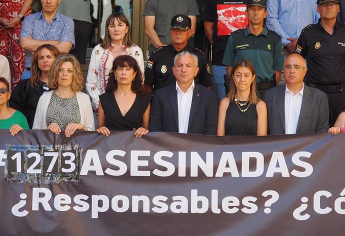 La ministra de Igualdad, Ana Redondo durante el minuto de silencio por la víctima número 29 de violencia de género de este año, en la Delegación del Gobierno de Castilla y León, a 14 de agosto de 2024, en Valladolid, Castilla y León (España).