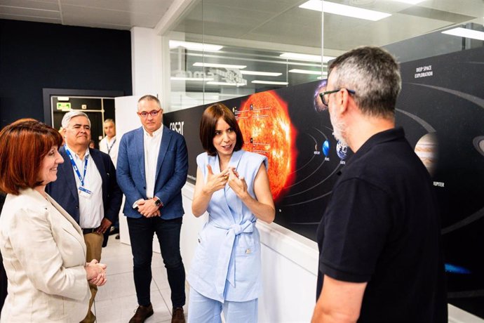 Morant visita el Centro Europeo de Astronomía Espacial en Madrid, que alberga centros de operaciones de la ESA.