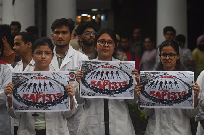 Imagen de archivo de las manifestaciones en India por la violación de una doctora.