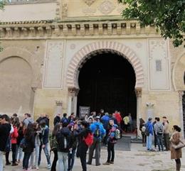 Archivo - Turistas en Córdoba