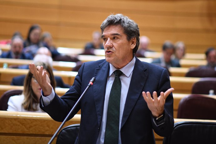 El ministro para la Transformación Digital y de la Función Pública, José Luis Escrivá, durante una sesión de control al Gobierno, en el Senado, a 11 de junio de 2024, en Madrid (España).