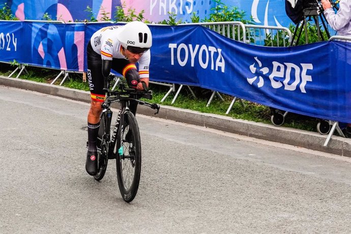 Ricardo Ten durante la contrarreloj C1 de Paris 2024