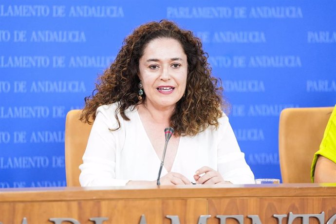 La portavoz del Grupo Por Andalucía, Inmaculada Nieto, durante la ronda de ruedas de prensa de portavoces de los grupos parlamentarios en el Parlamento de Andalucía, a 4 de septiembre de 2024 en Sevilla (Andalucía, España). 