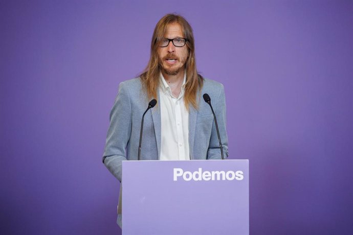 El secretario de Organización y Portavoz de Podemos, Pablo Fernández, durante una rueda de prensa, a 2 de septiembre de 2024, en Madrid (España). 