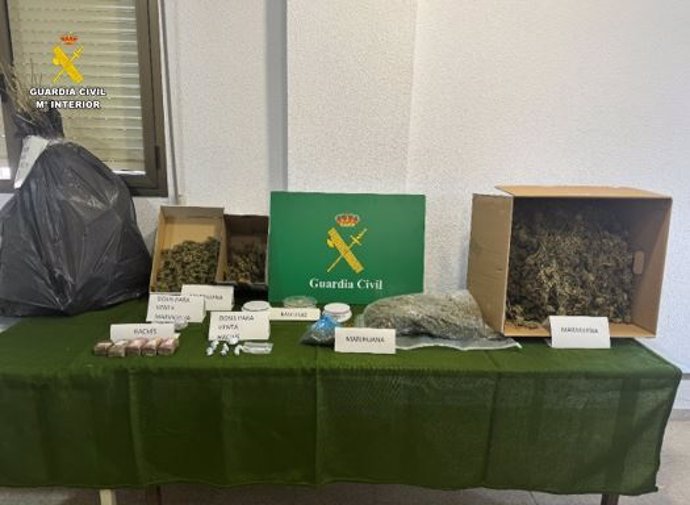 Archivo - Marihuana y otros elementos hallados en la vivienda de Peñafiel (Valladolid).