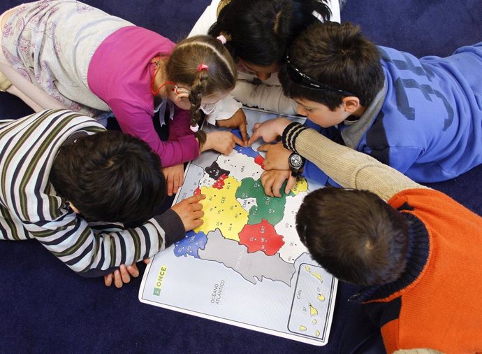 Archivo - La ONCE apoya la vuelta al cole de 140 estudiantes ciegos en Extremadura