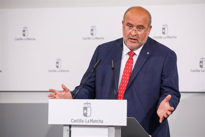 El vicepresidente primero del Gobierno de C-LM, José Luis Martínez Guijarro, en rueda de prensa.