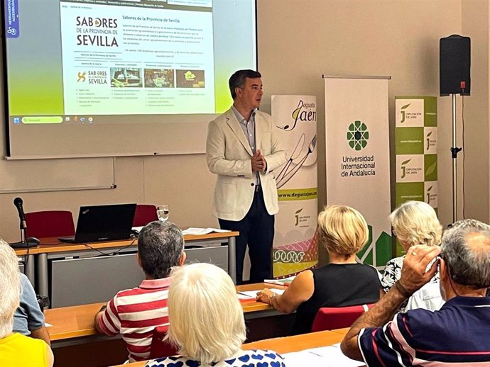 El vicepresidente de Prodetur, Rodrigo Rodríguez Hans, participa como ponente en un curso de verano de la UNIA celebrado en Baeza.