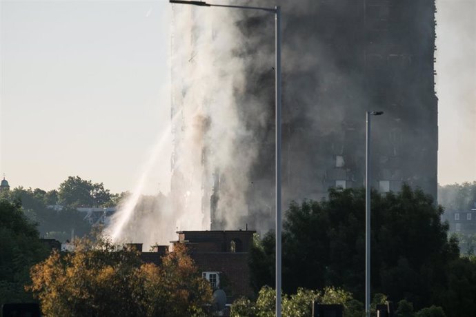 Archivo - Incendio de la Torre Grenfell de Londres en junio de 2017