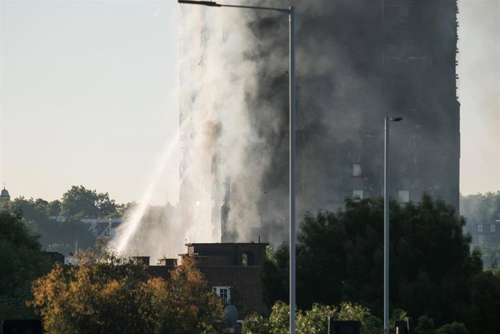 Archivo - Incendio de la Torre Grenfell de Londres en junio de 2017