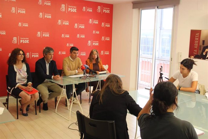 Concejales del PSOE de Santander en rueda de prensa