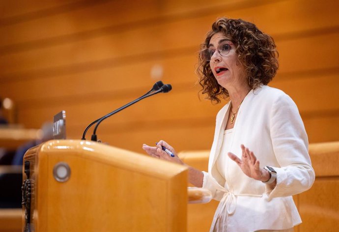 La vicepresidenta primera y ministra de Hacienda, María Jesús Montero, en el Pleno del Senado este miércoles.